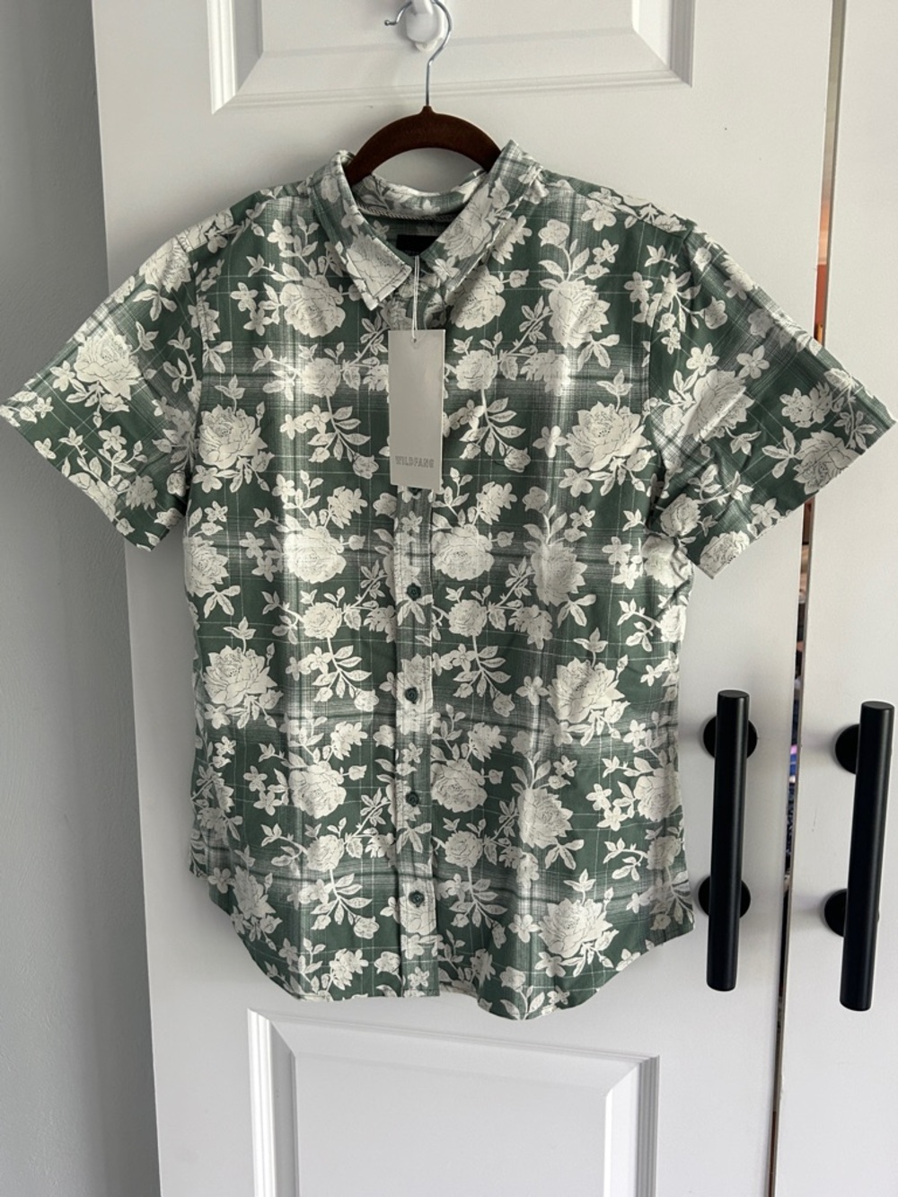 WildFang Men's cotton Green Floral Short-Sleeve Button-Up Shirt medium